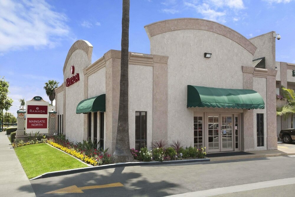 Фото Ramada by Wyndham Anaheim Maingate North