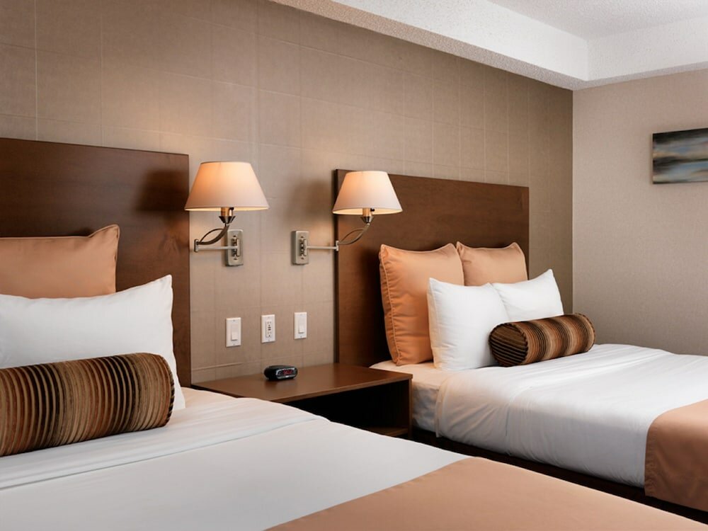 Фото Huntingdon Manor Hotel