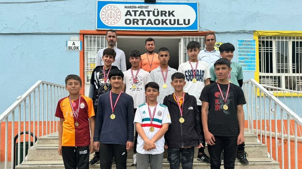 School Ataturk Middle School, Midyat, photo