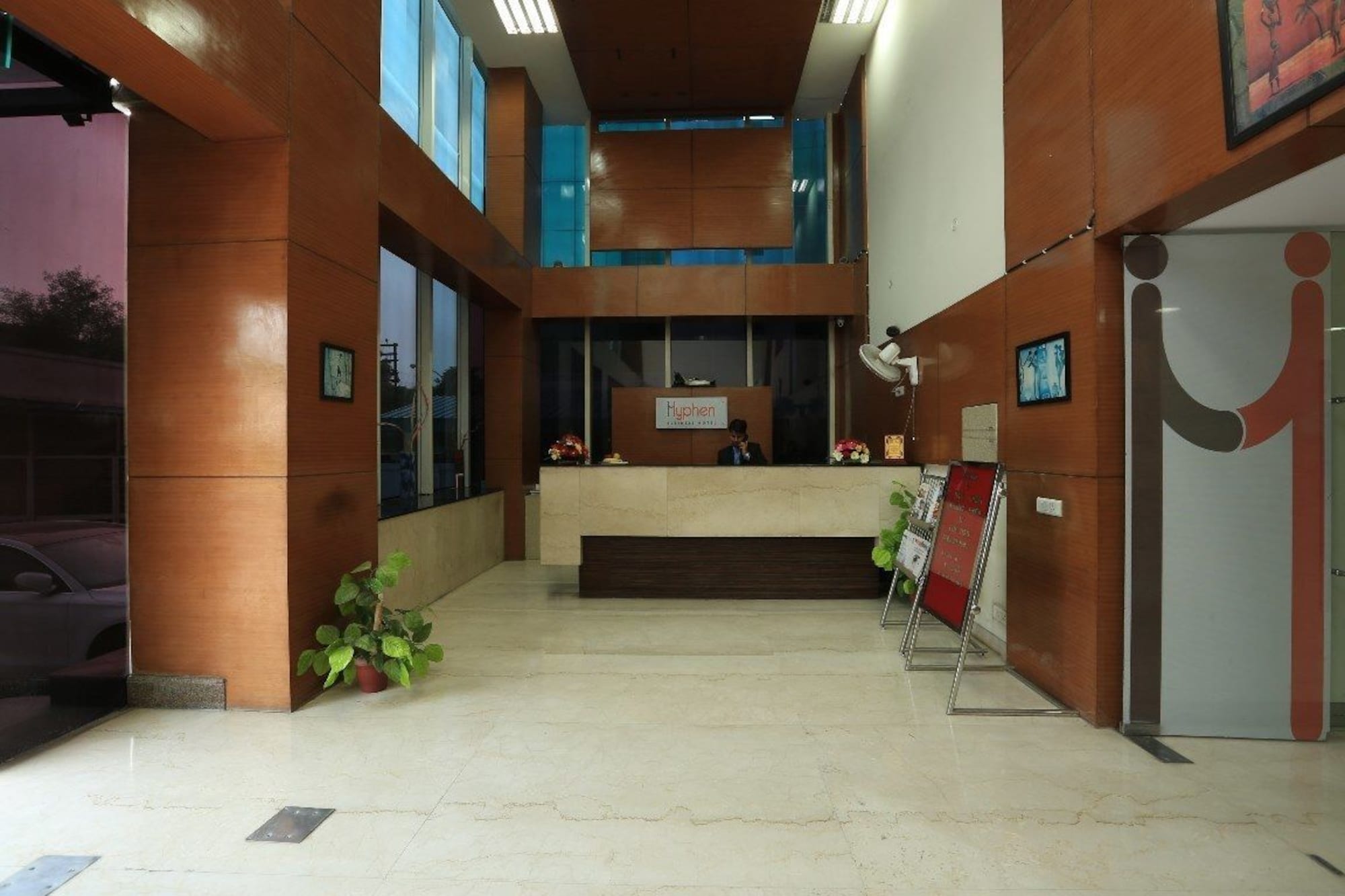 Фото Hyphen Business Hotel