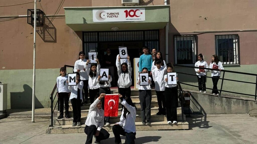 School Kanuni Sultan Suleyman Middle School, Manisa, photo