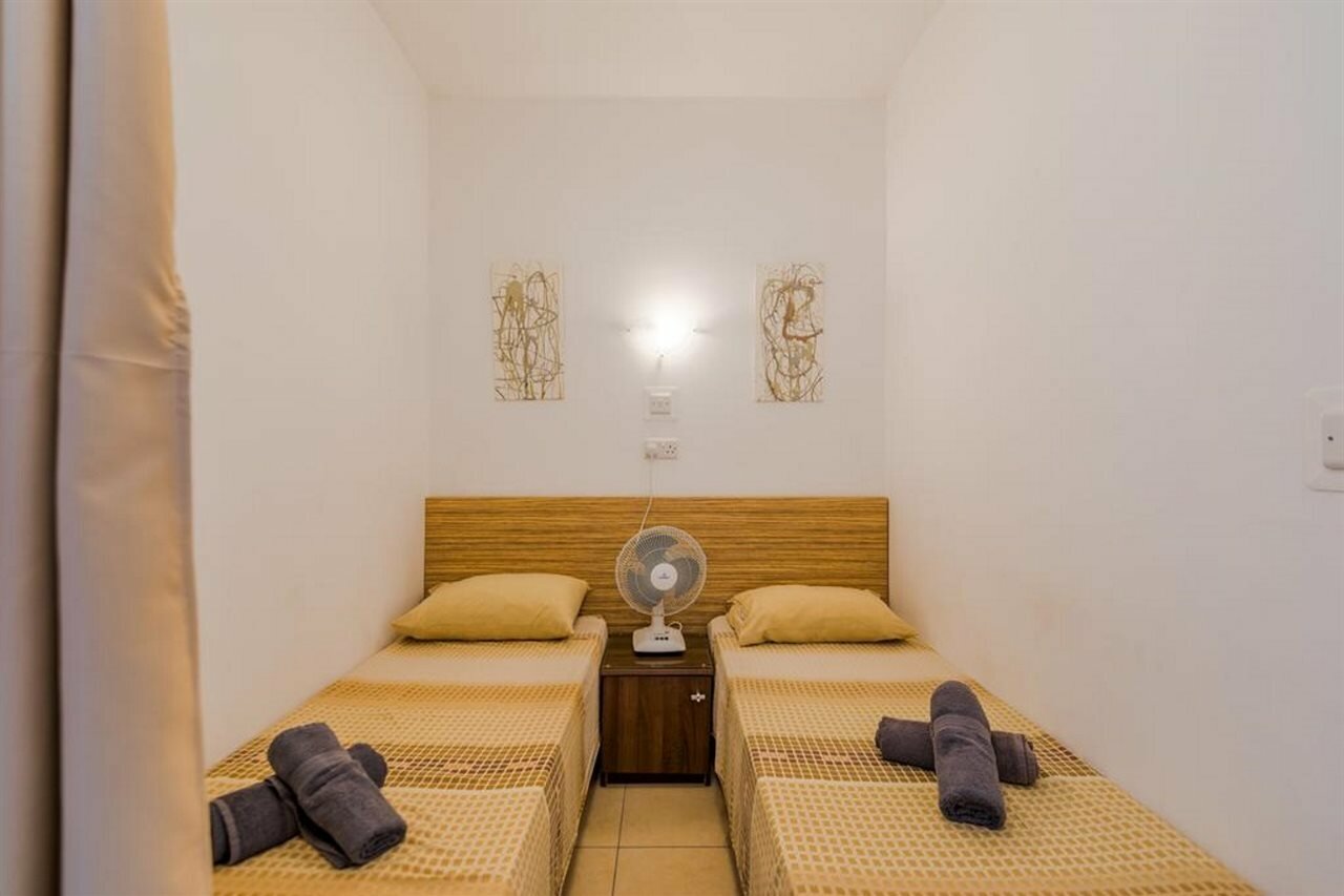 Фото Seashells Self Catering Apartment by Getaways Malta