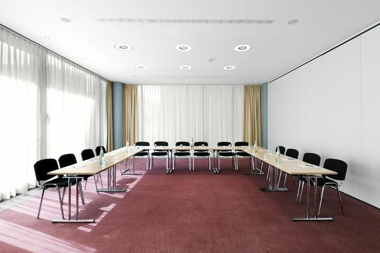 Фото DoubleTree by Hilton Frankfurt Niederrad