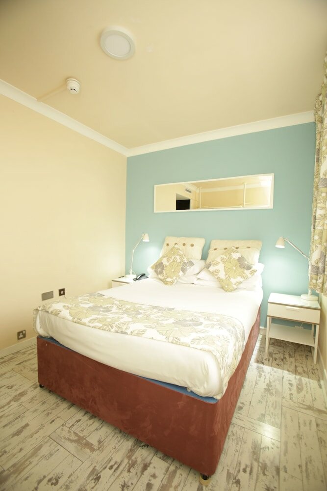 Фото The Bruce Hotel