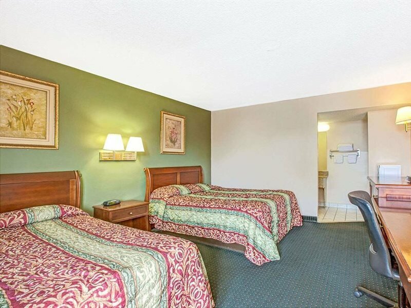 Фото Knights Inn South Hackensack