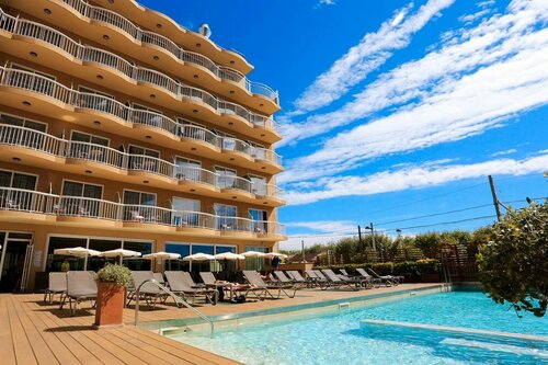 Внешний вид отеля Kaktus Hotel Volga в Калелье, фото 1