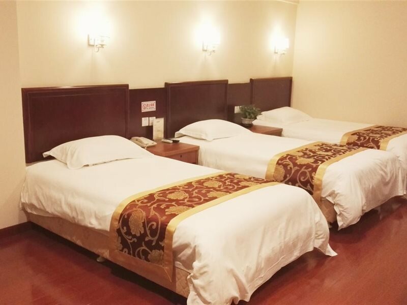 Фото GreenTree Inn ShangHai BaoShan 128 Memorial Road TongHe Road Shell Hotel