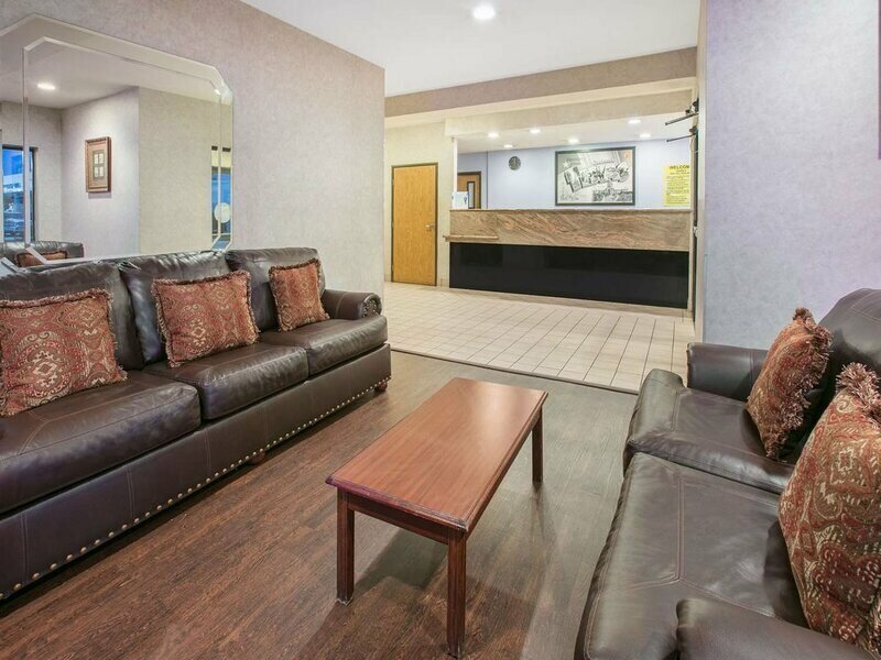 Фото Super 8 by Wyndham Garland North Dallas Area