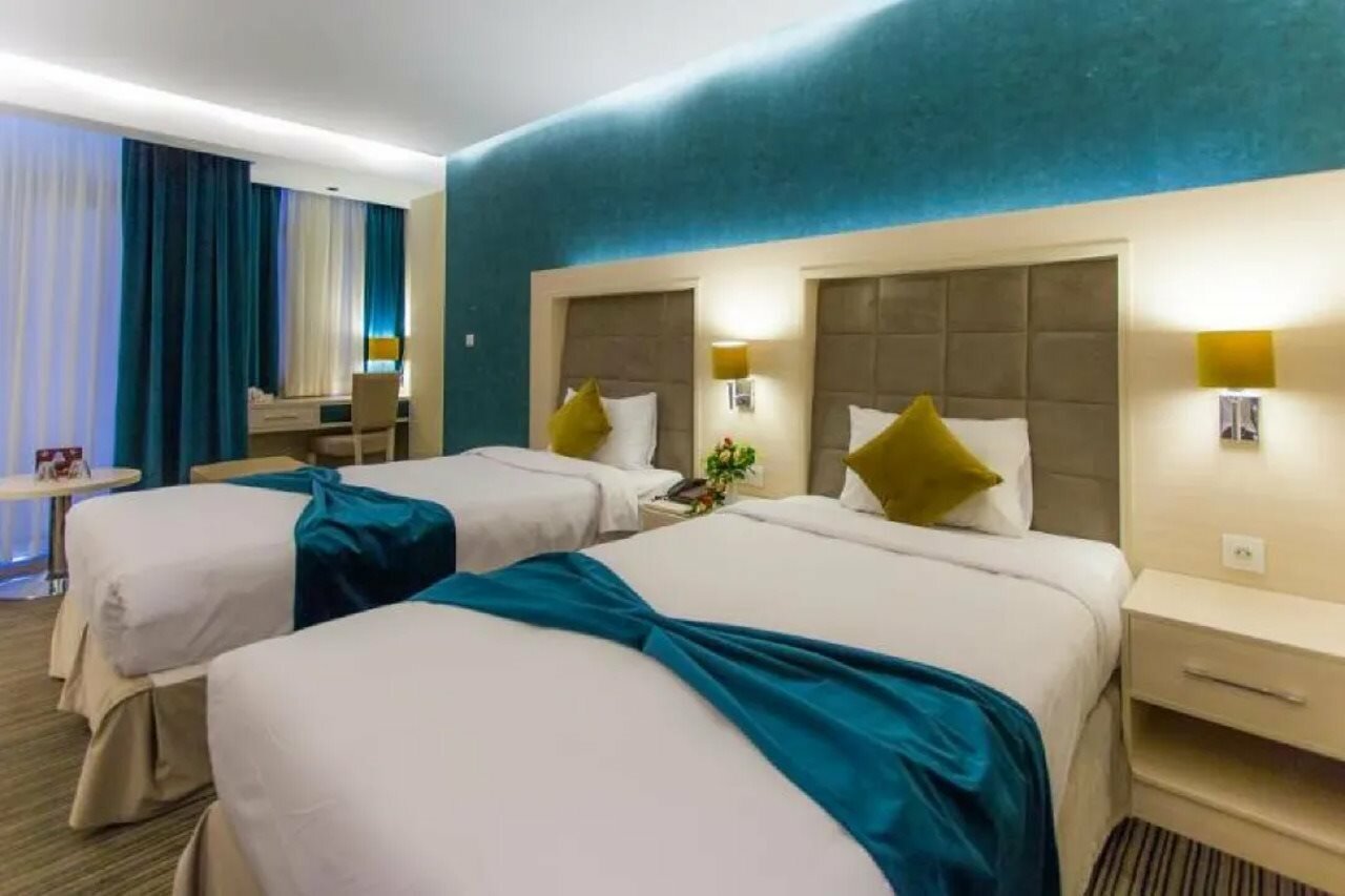 Фото Parsian Enghelab Hotel