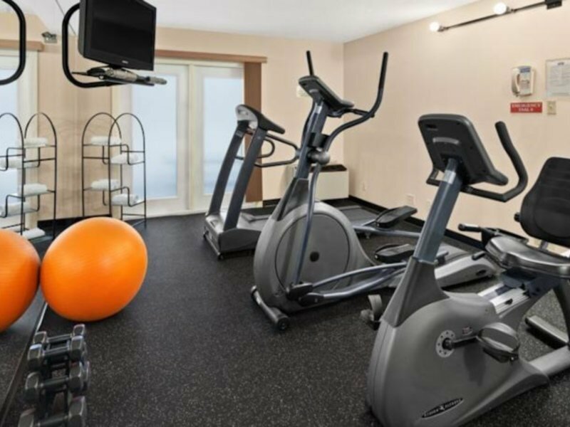 Фото Travelodge Suites by Wyndham Moncton