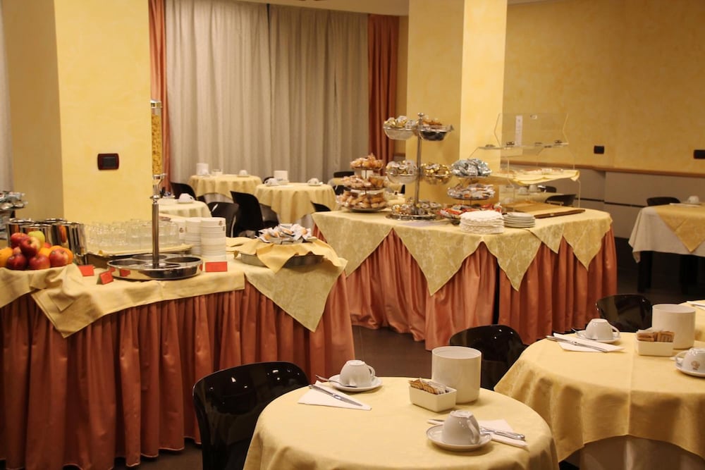 Фото Hotel Sant Ambroeus