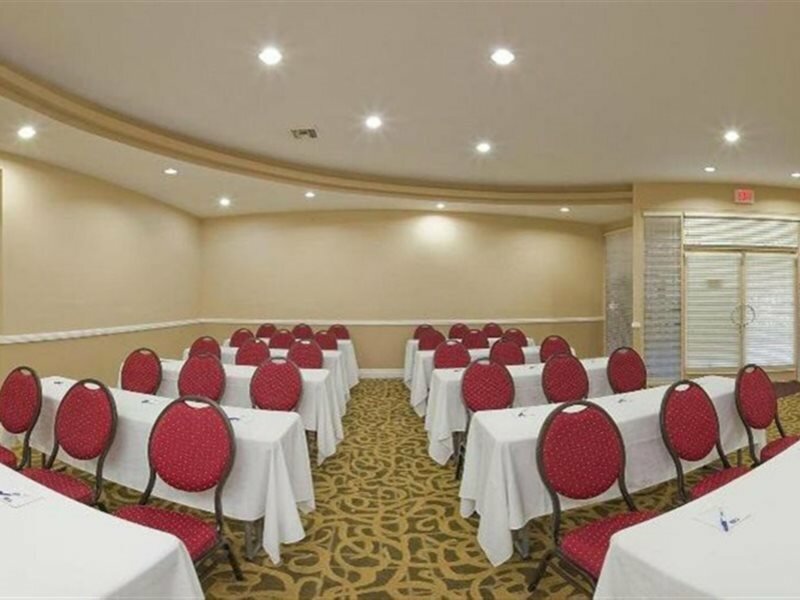 Фото Holiday Inn Express & Suites Pasadena - Los Angeles