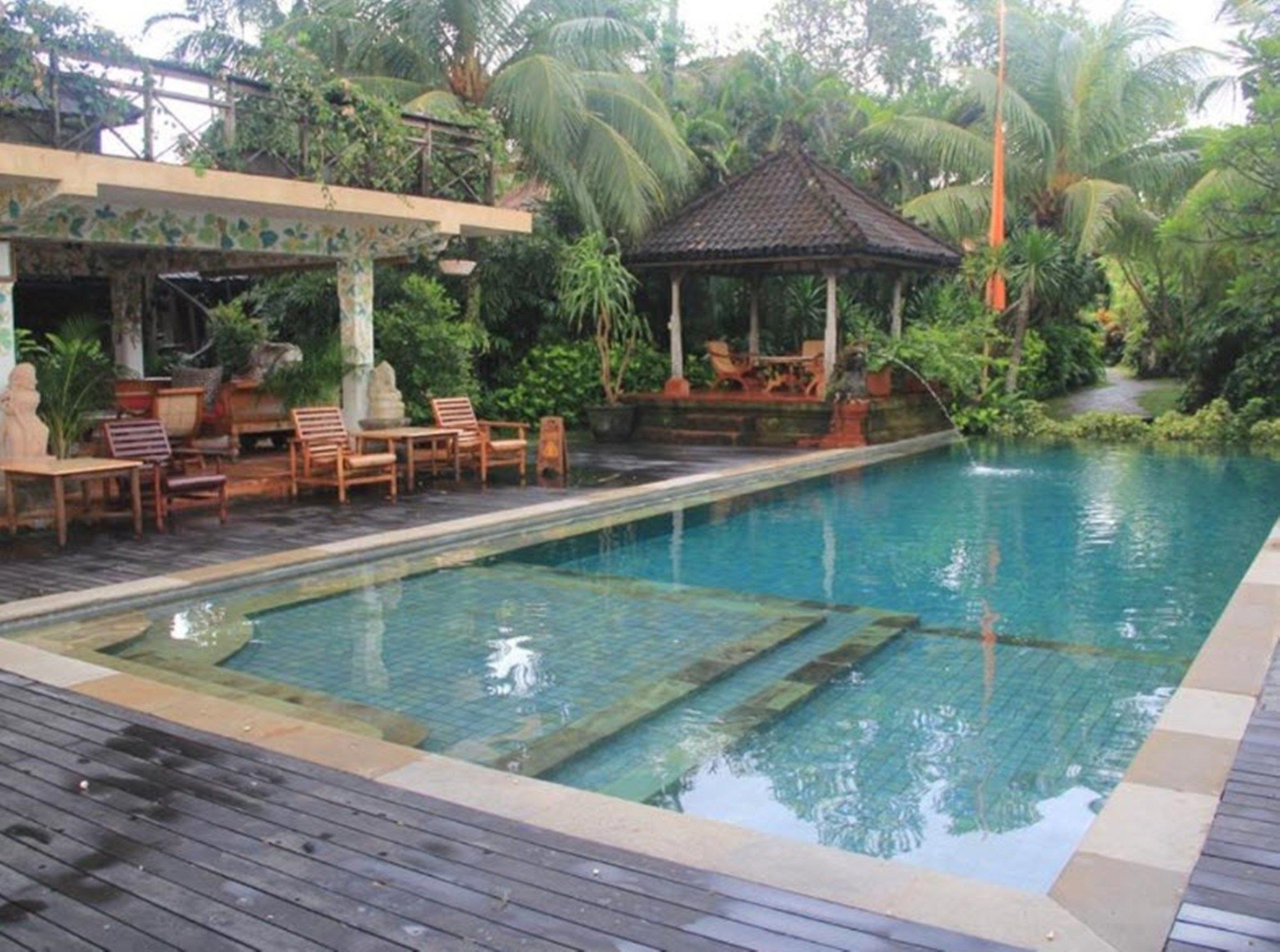 Фото Tandjung Sari Hotel