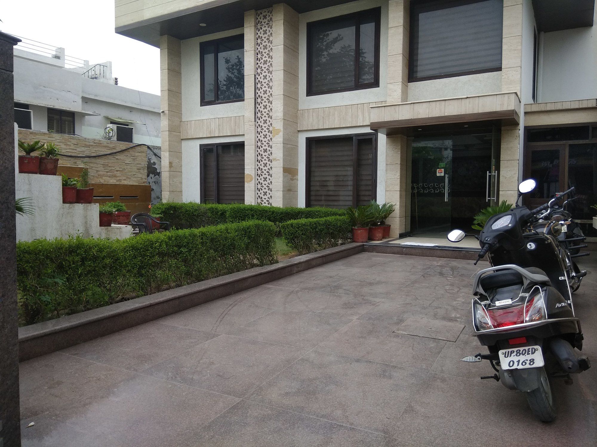 Фото отеля 2