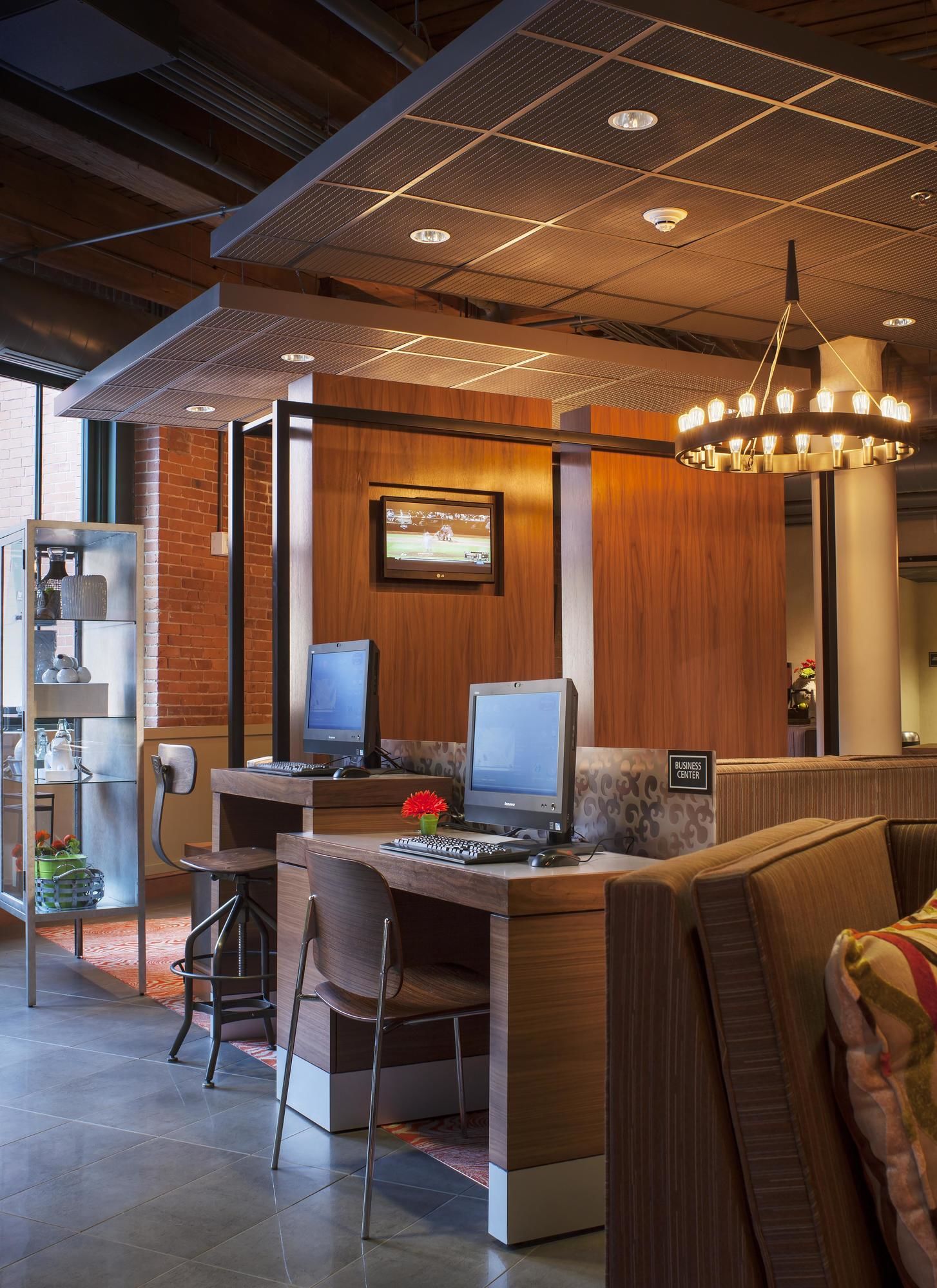 Фото Residence Inn by Marriott Boston Downtown/Seaport