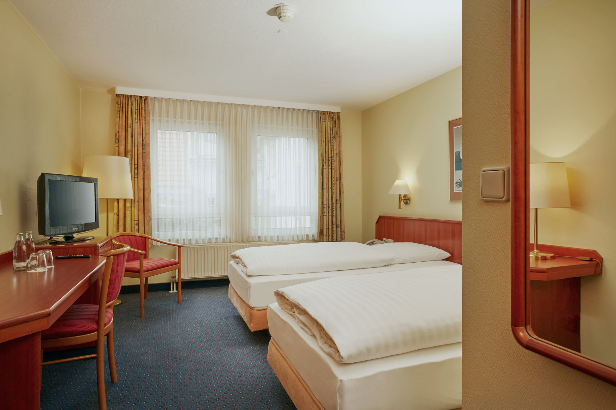 Фото отеля 2