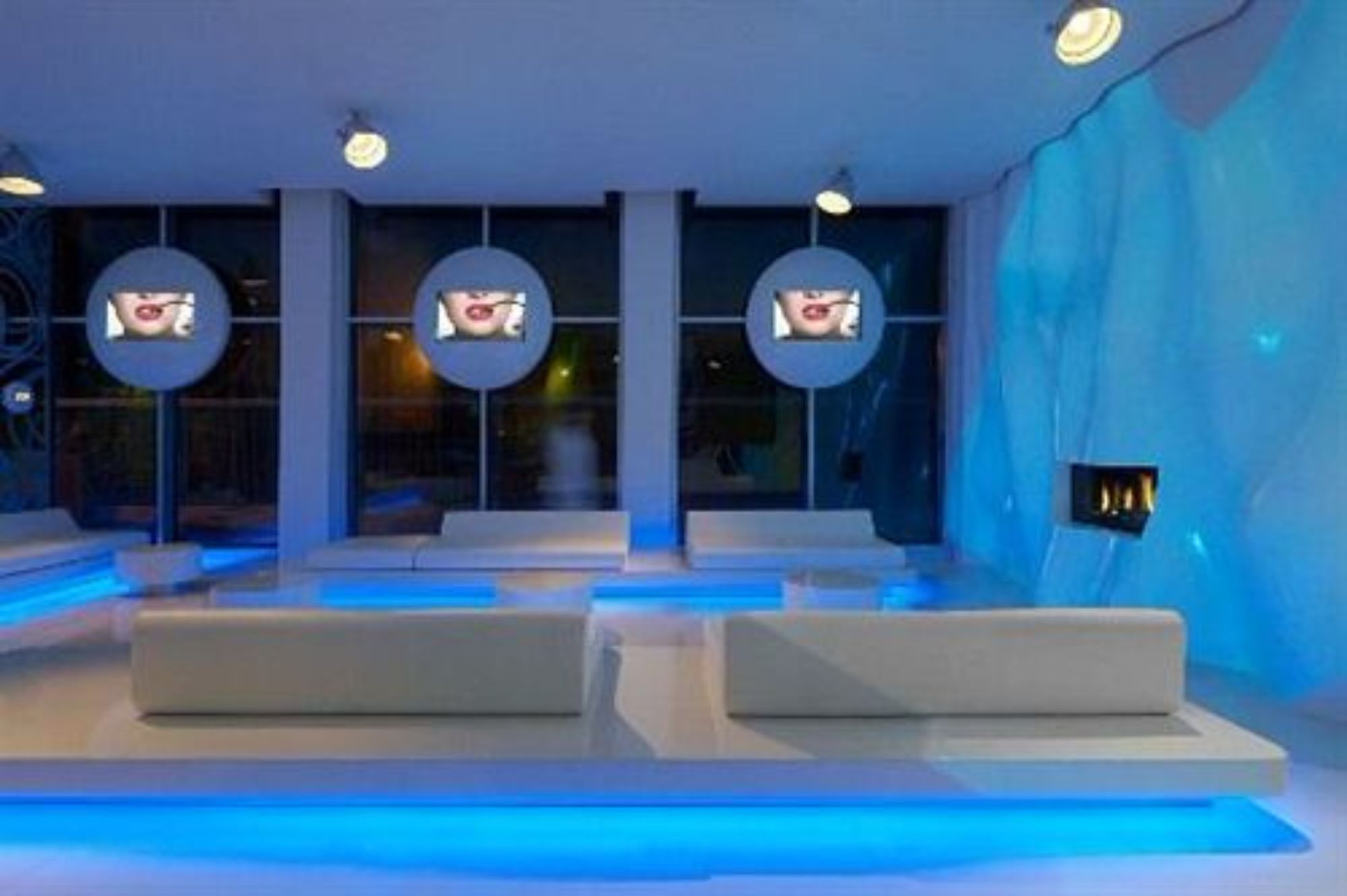 Фото I-Suite Hotel