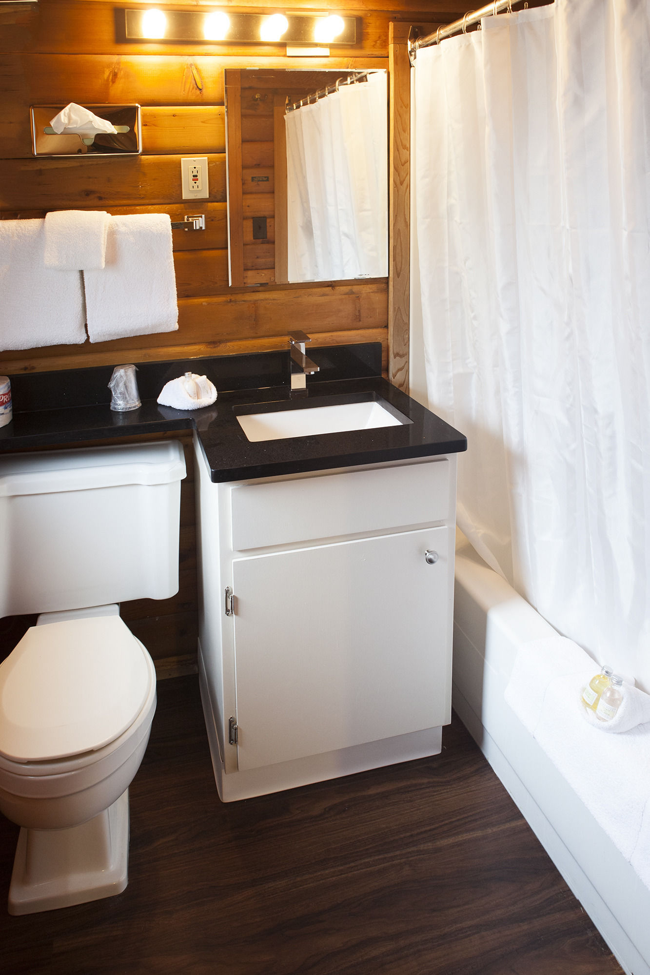 Фото Rundle Mountain Lodge