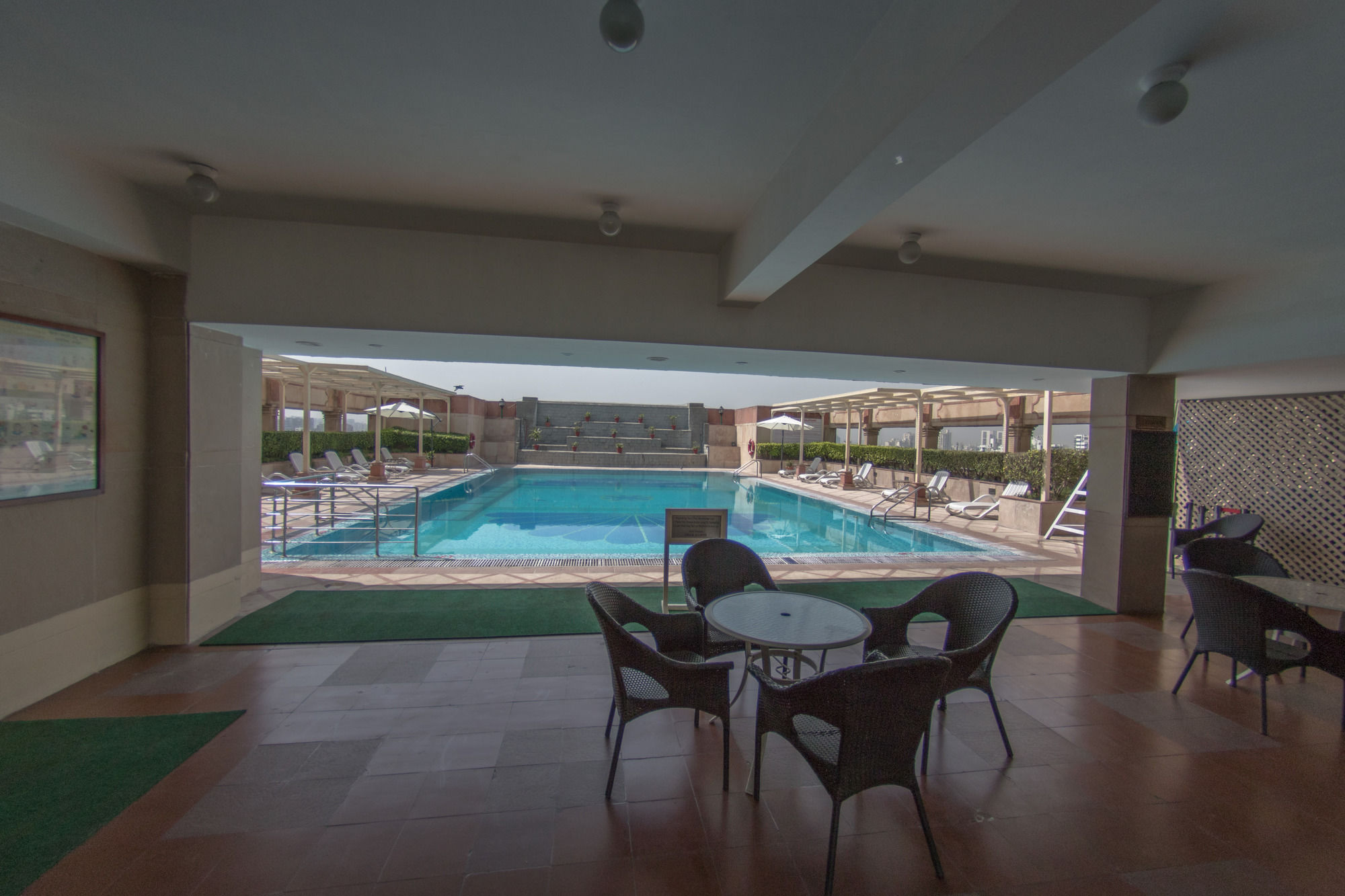 Фото The Bristol Hotel