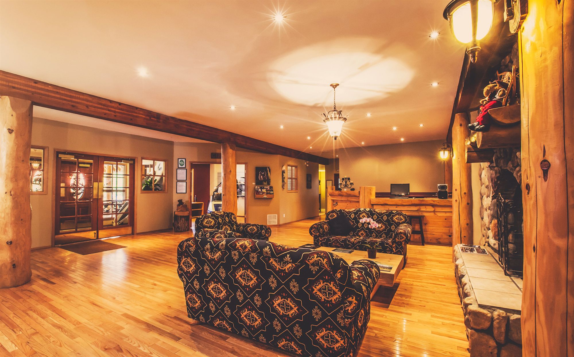 Фото Glacier House Resort