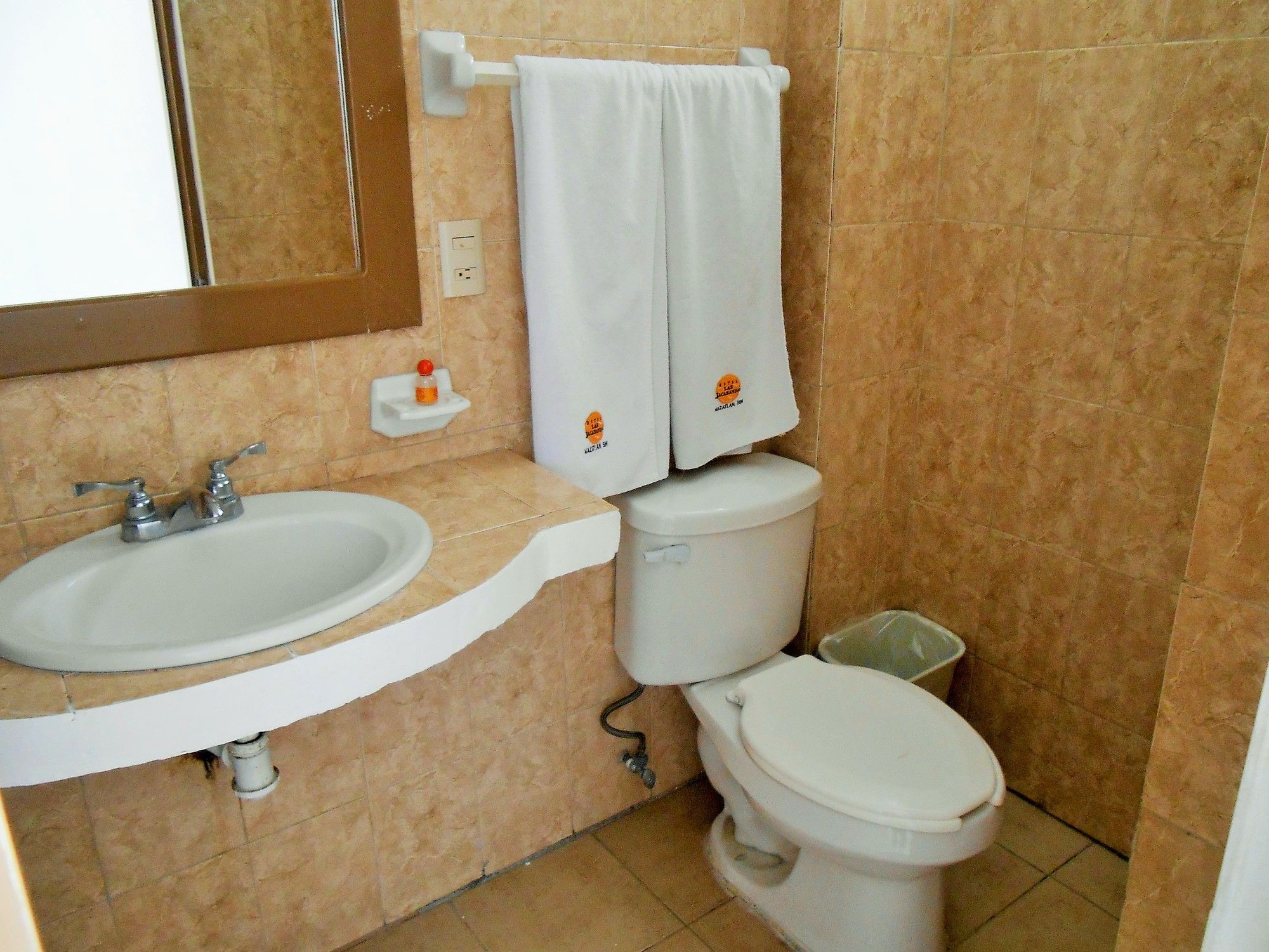 Фото Hotel Las Jacarandas