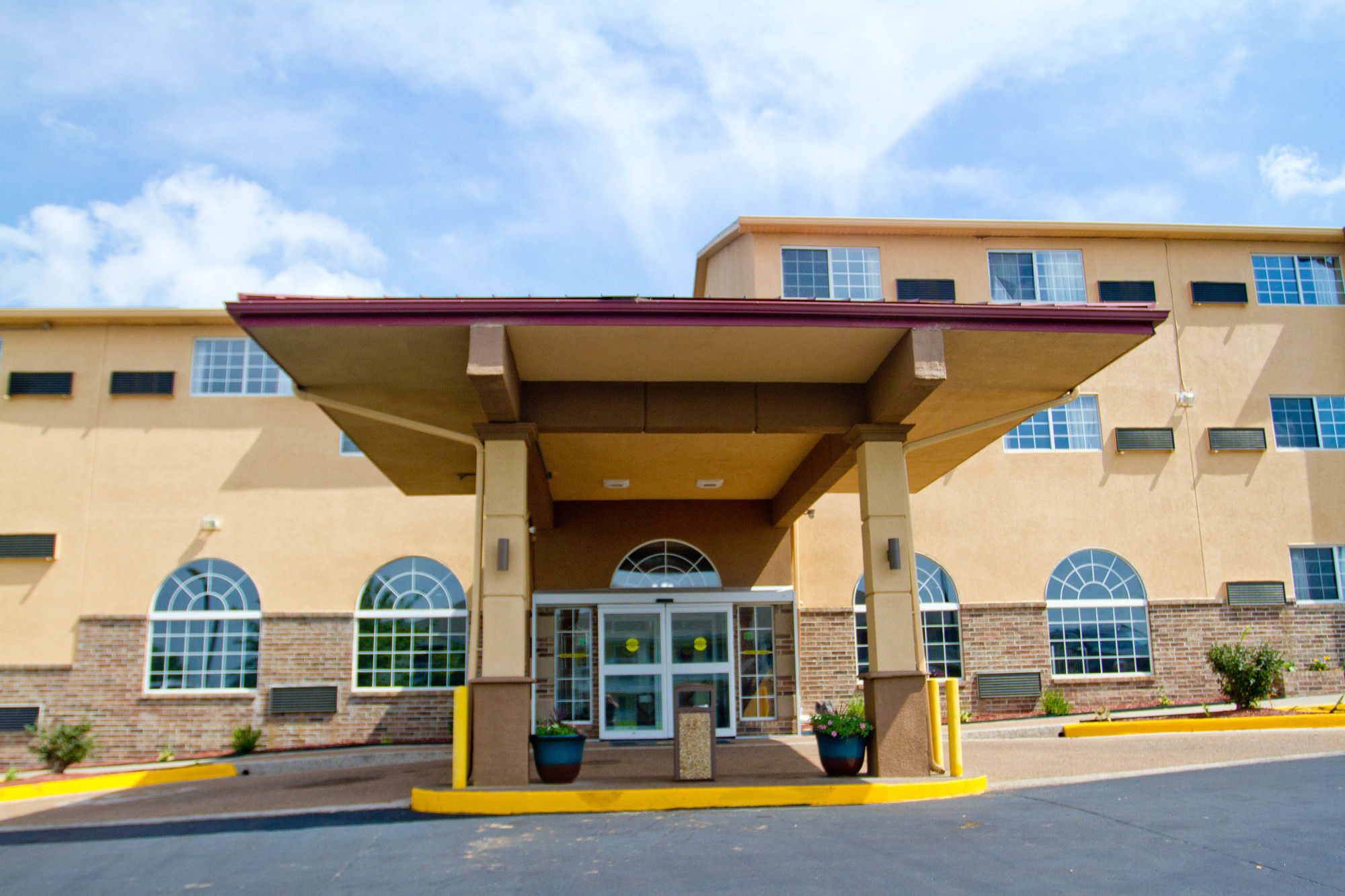 Фото Super 8 by Wyndham Kansas City