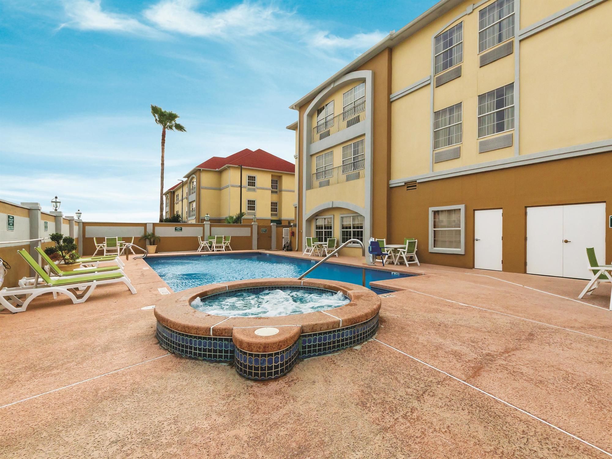 Фото La Quinta Inn & Suites by Wyndham Pharr Rgv Medical Center