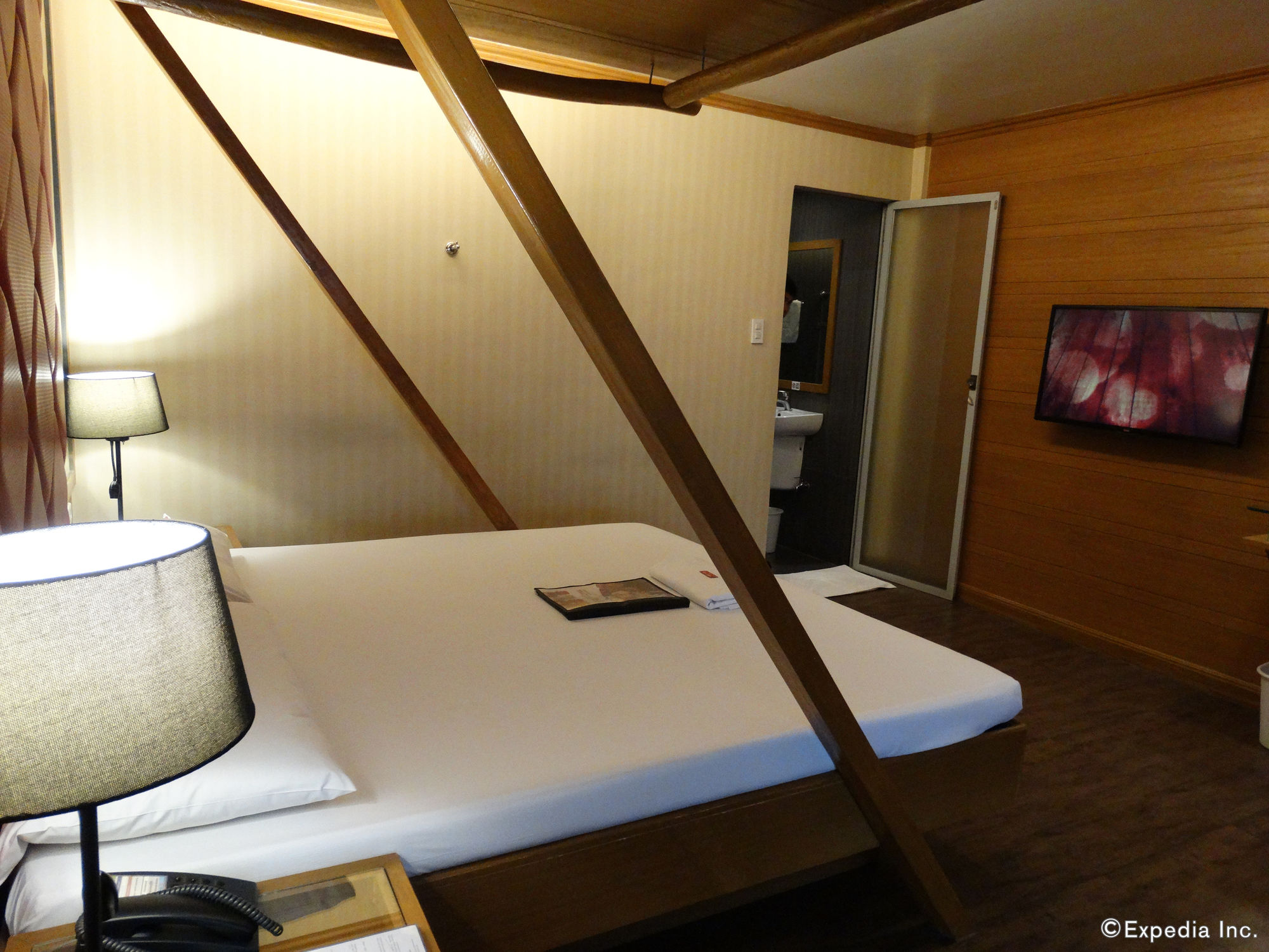 Фото Victoria Court Cuneta