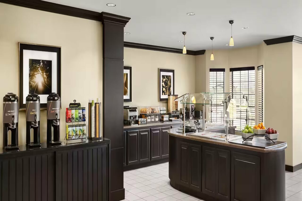 Фото Hampton Inn & Suites Cathedral City