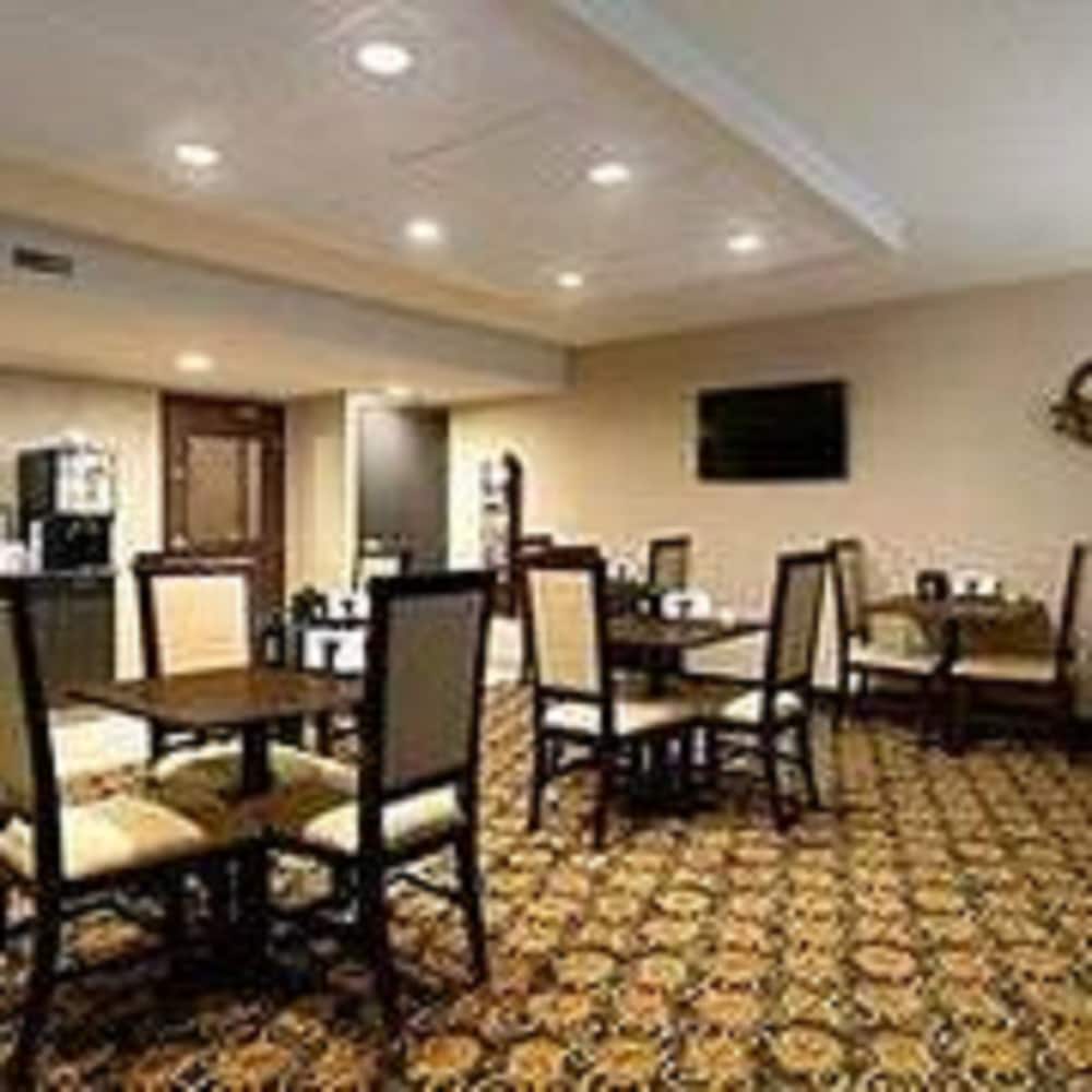 Фото Super 8 by Wyndham Fox Creek