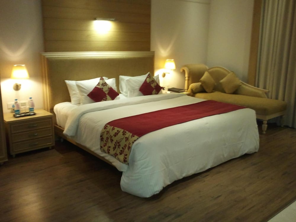 Фото Royal Orchid Central