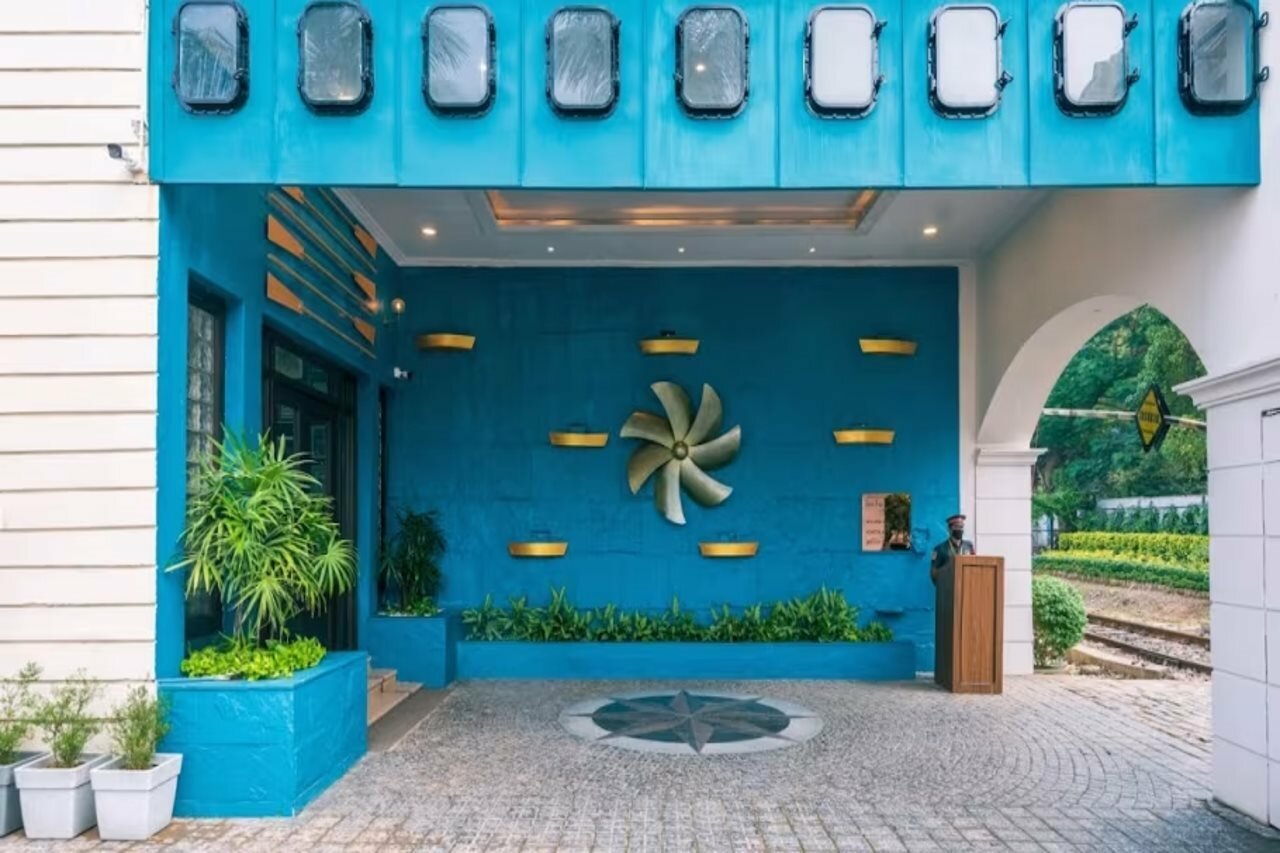 Фото Polo Floatel Kolkata