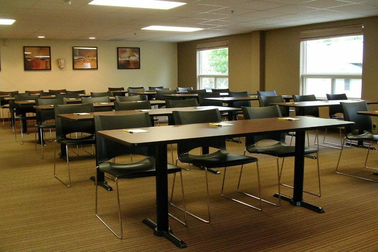 Фото Super 8 by Wyndham Peterborough