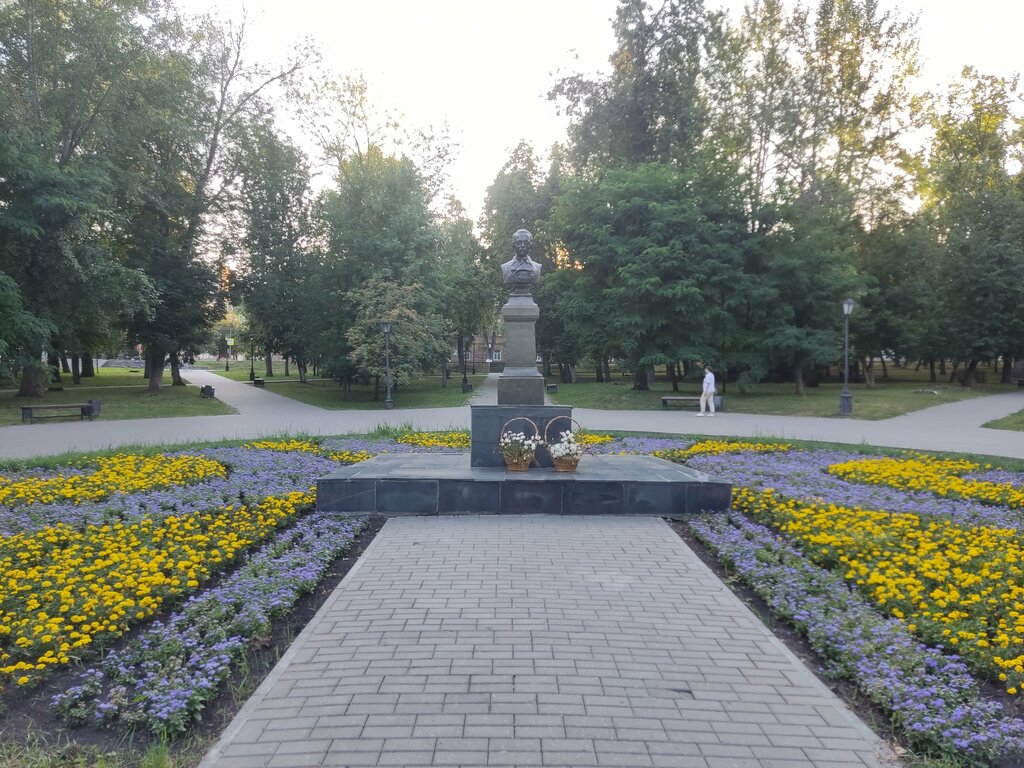 Monument, memorial M. Lermontov, Penza, photo