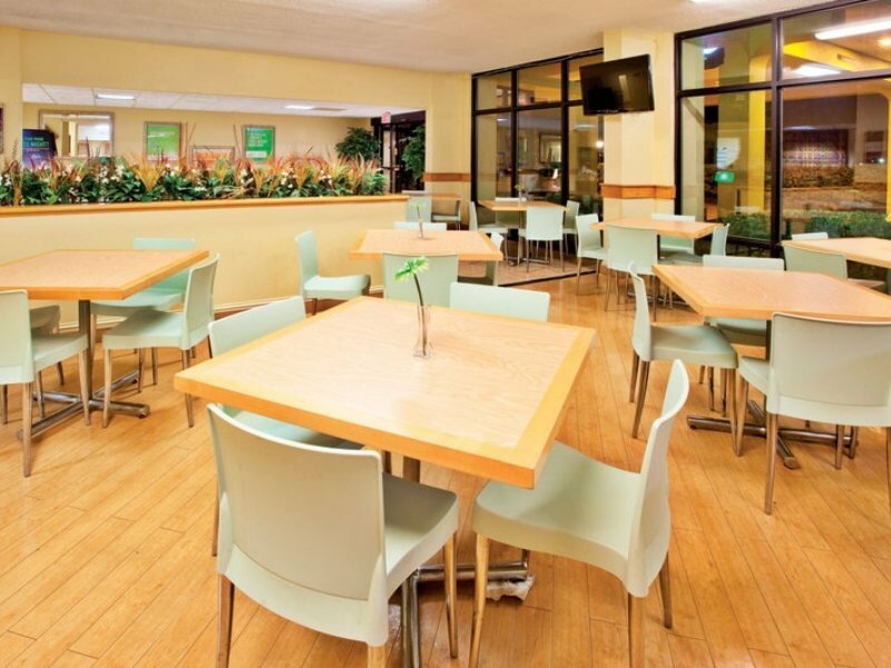 Фото La Quinta Inn & Suites by Wyndham Charleston Riverview