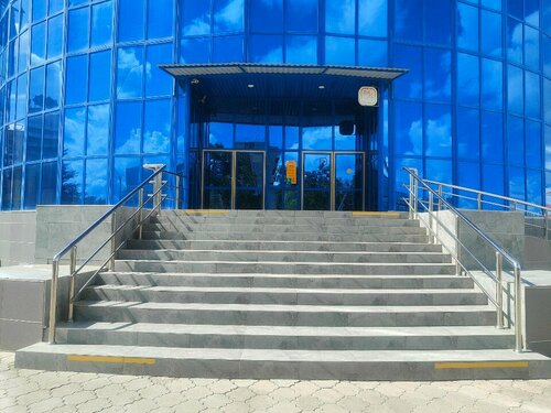 Әйел ер адамның жамбасын жұлып алады