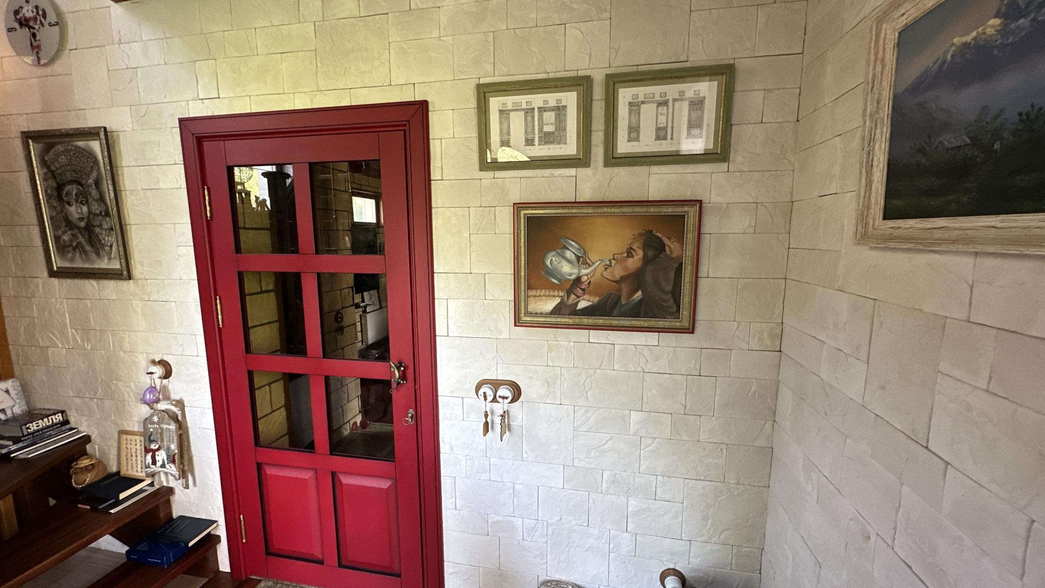 Фото Aston Martin Tower Art