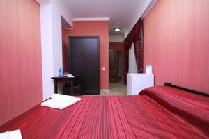 California (Евпатория, улица 60 лет ВЛКСМ, 35), hotel