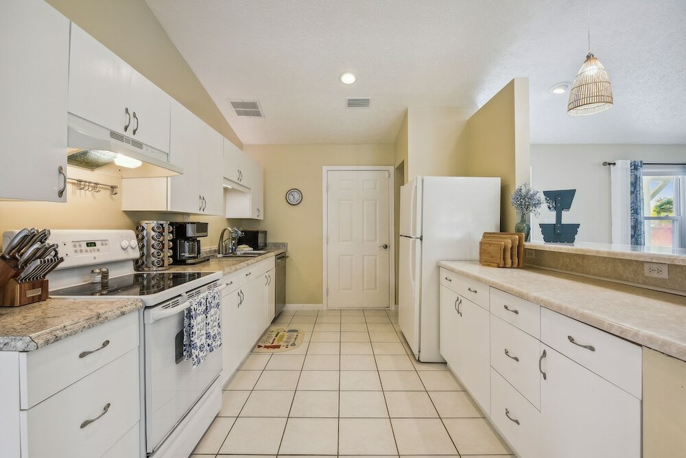 Фото Memory Float by Book That Condo