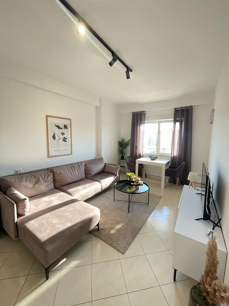 Фото Sunny Apartment