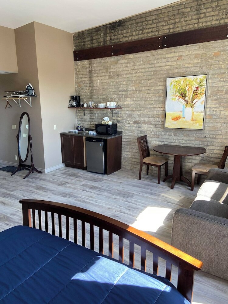 Фото The Avonlea Inn