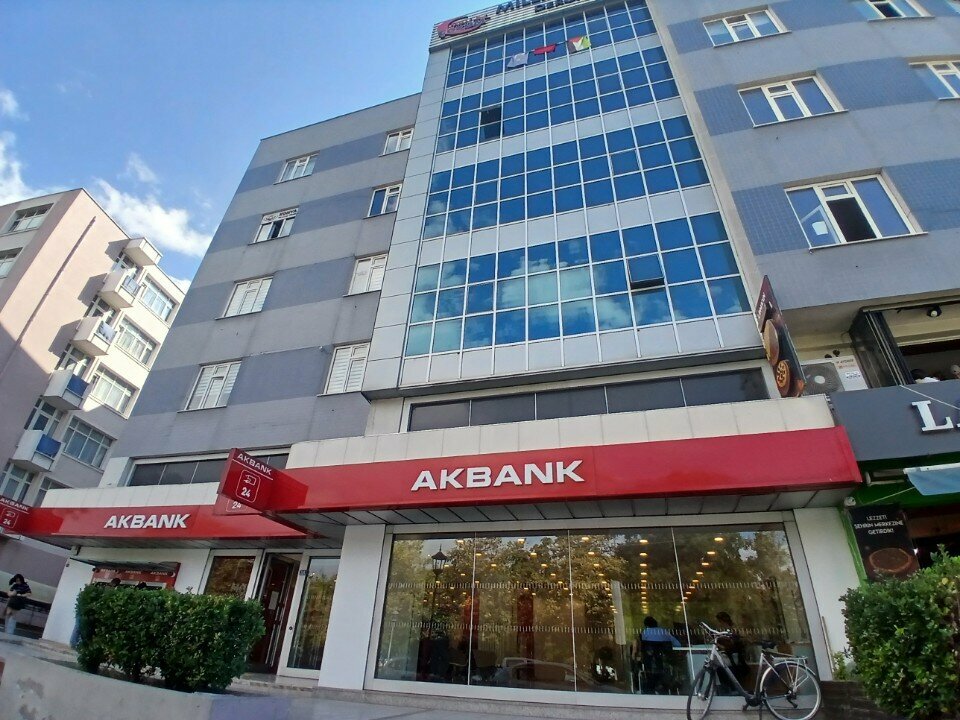 بنك Akbank Zafer Meydanı Şubesi ، قونية، صورة