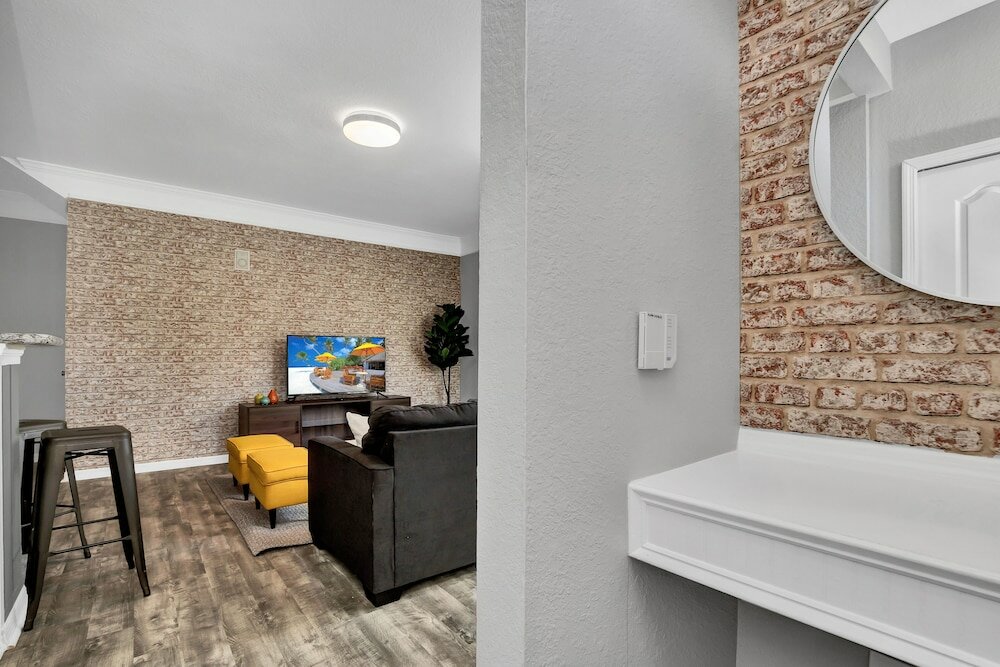 Фото Runaway Beach Club Resort