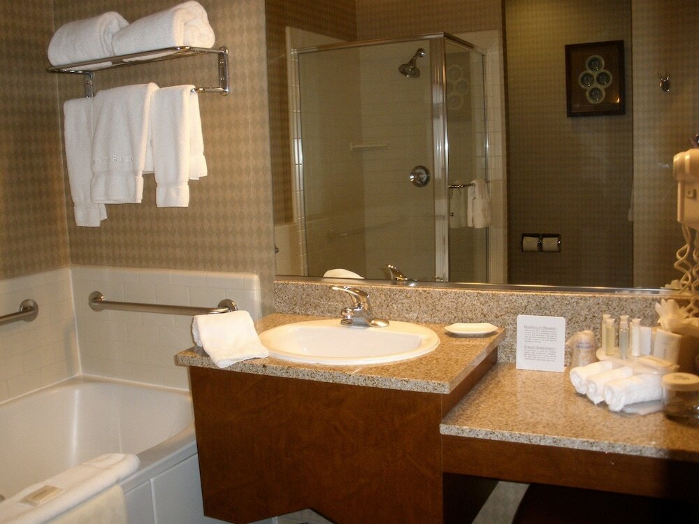 Фото Holiday Inn Express Hotel & Suites Ventura, an Ihg Hotel