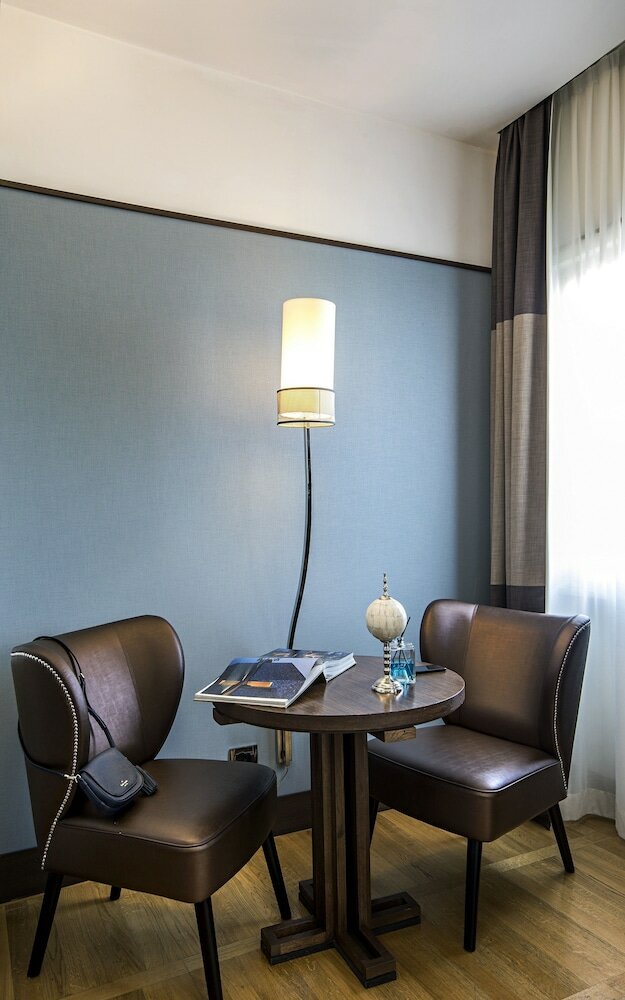 Фото The Independent Hotel