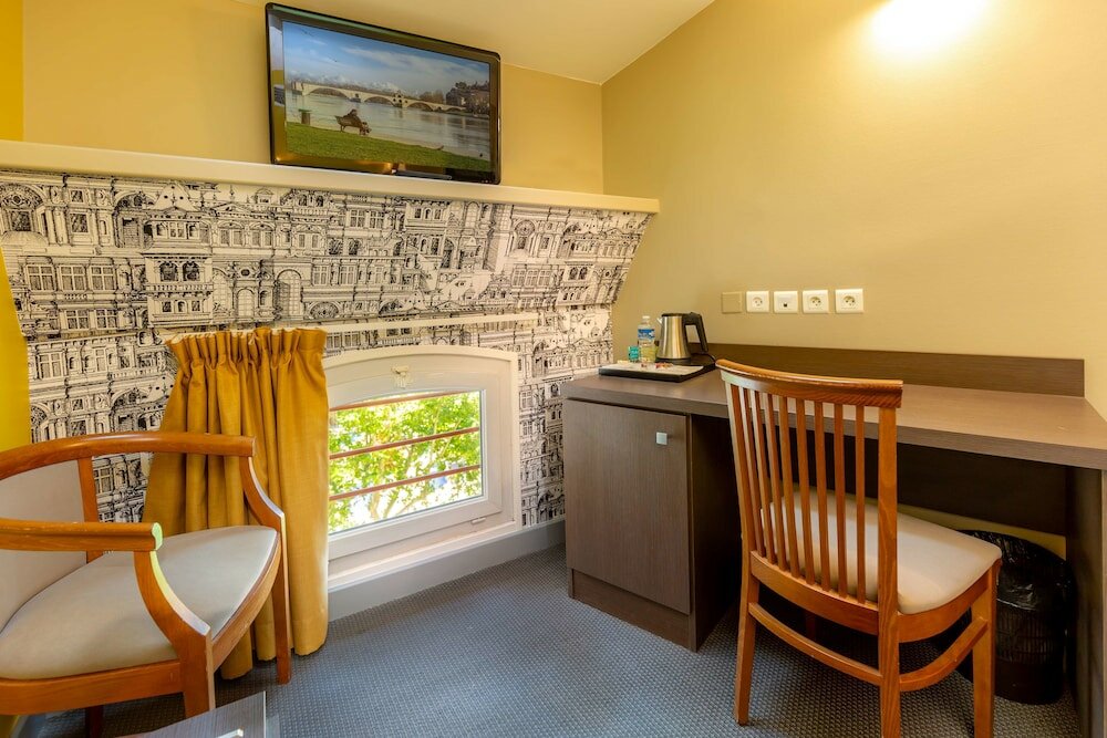 Фото Kyriad Avignon Palais Des Papes