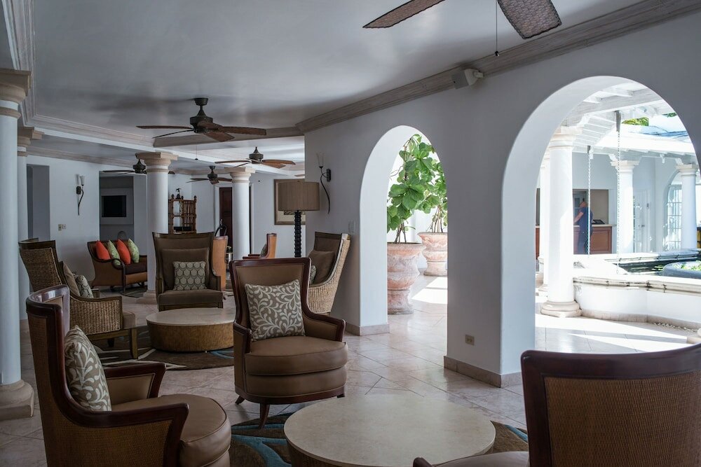 Фото Colony Club by Elegant Hotels