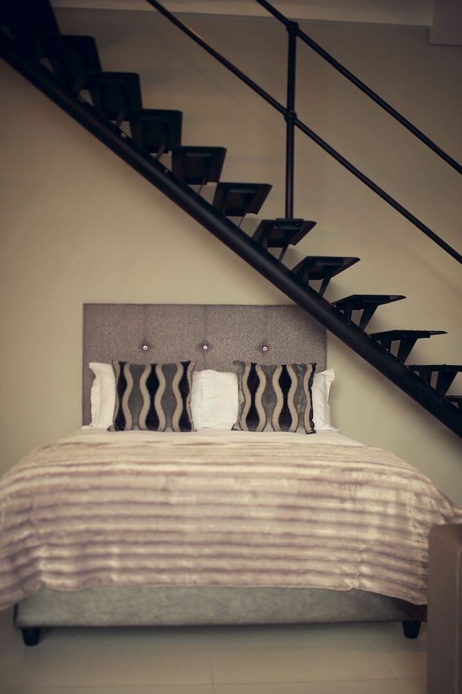 Фото Heritage Square Apartments