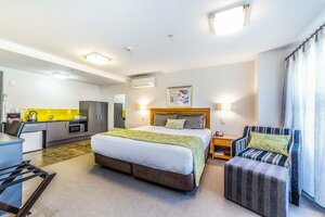 Гостиница Quality Suites Alexander Inn