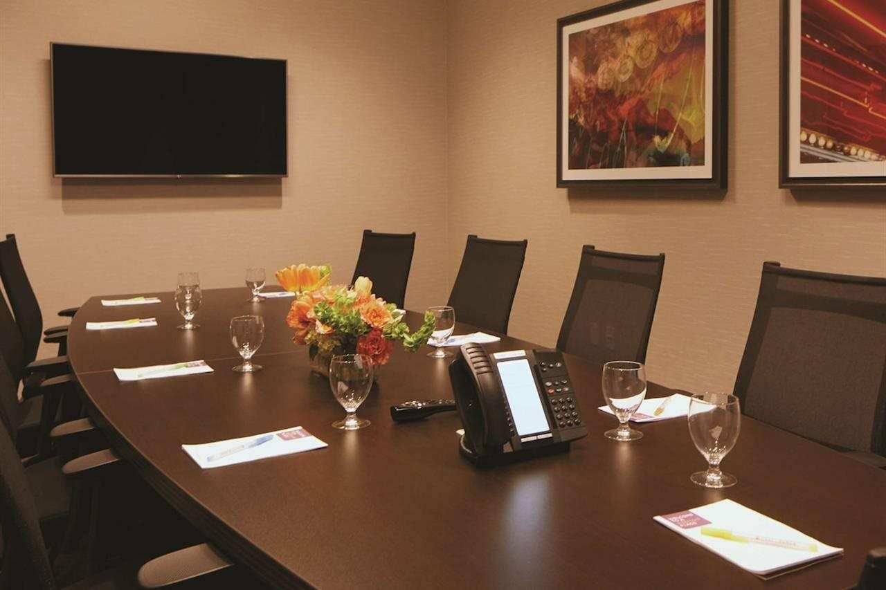 Фото Hyatt Place Las Vegas at Silverton Village